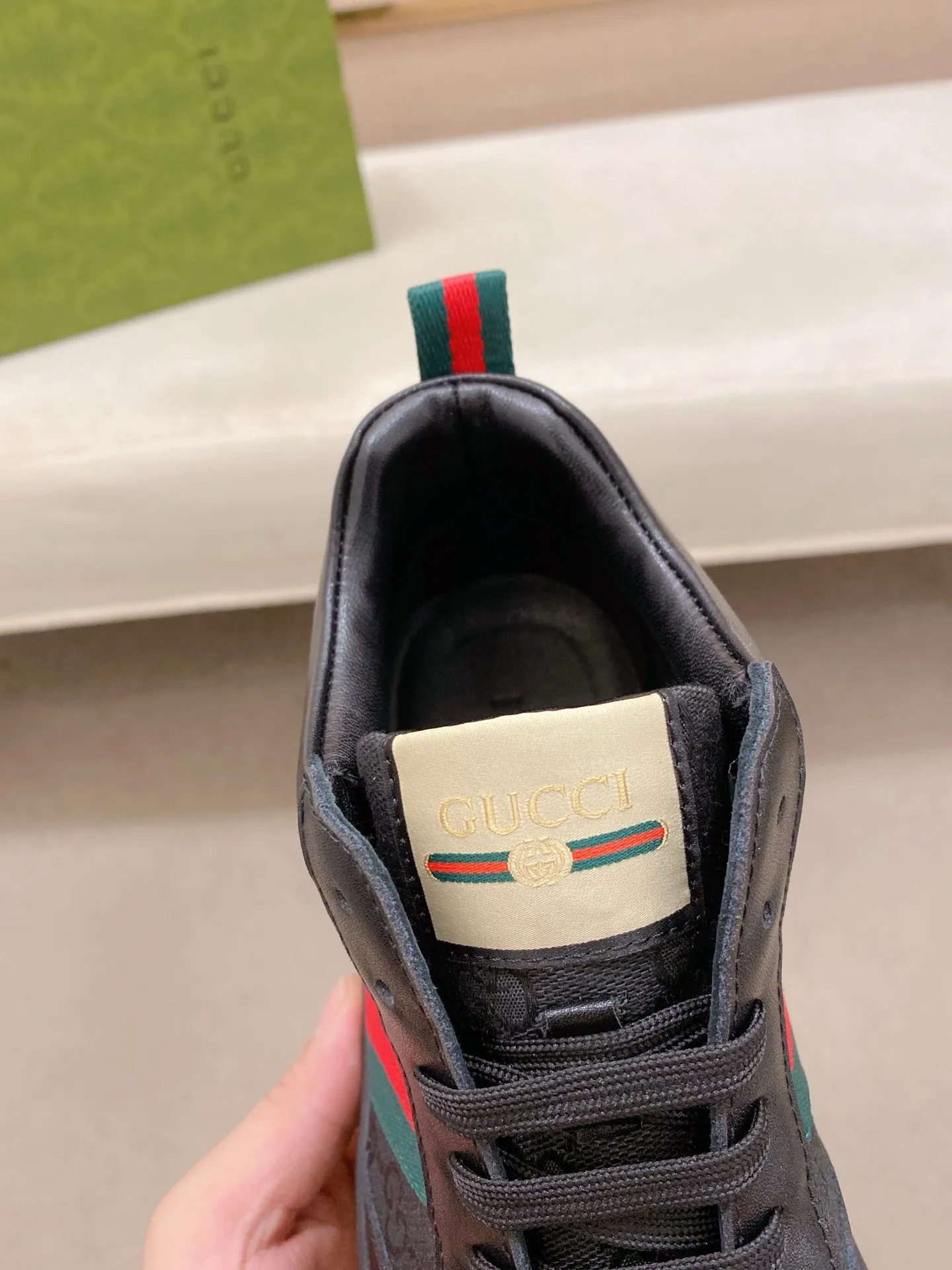 Men's shoes 💰 440 💰 High-quality new high-top GUCCI counters are on the market at the same time. The new men's shoes, 😘fabrics are selected imported cowhide, lining: sheepskin lining. 👍🏿 High-end ☄️ air-cushion molded anti-slip rubber outsole, exquisite lines, simple and elegant, comfortable and high-end for leisure travel. Code number: 38 to 44 (45 can be customized and cannot be returned or exchanged)